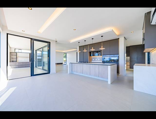 5 BEDROOM HOUSE FOR SALE IN ZULULAMI LUXURY COASTAL ESTATE